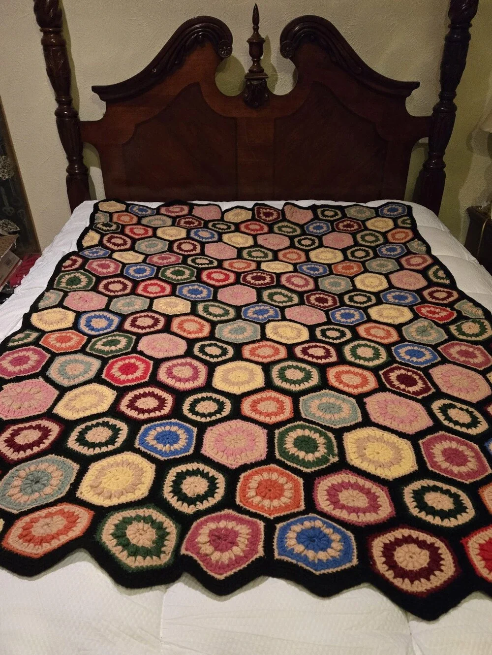 VTG Granny Square Afghan Handmade TIGHT Crochet Hexagon SZ Queen COTTAGE 71
